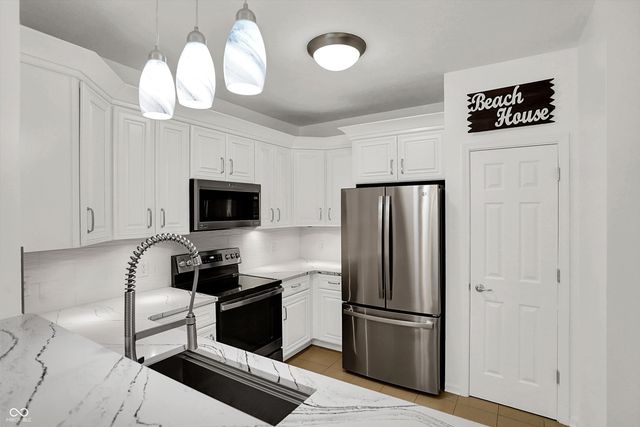 1598 Lacebark Drive UNIT C, Greenwood, IN 46143