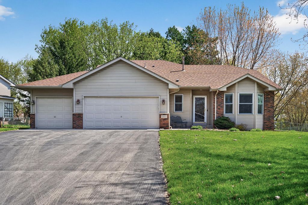 25955 Glen Oak Drive, Wyoming, MN 55092