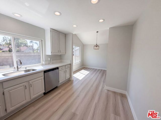 2334 W Chandler Avenue, Santa Ana, CA 92704