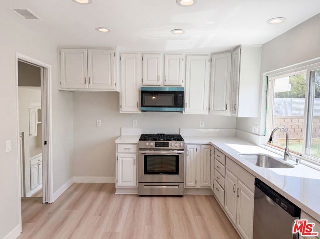 2334 W Chandler Avenue, Santa Ana, CA 92704