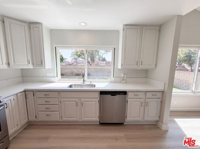 2334 W Chandler Avenue, Santa Ana, CA 92704