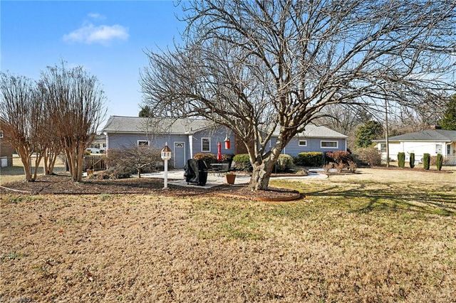 913 Alice Drive, Thomasville, NC 27360