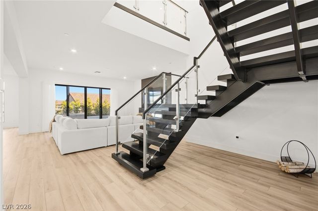 194 Harris Peak Street, Las Vegas, NV 89138