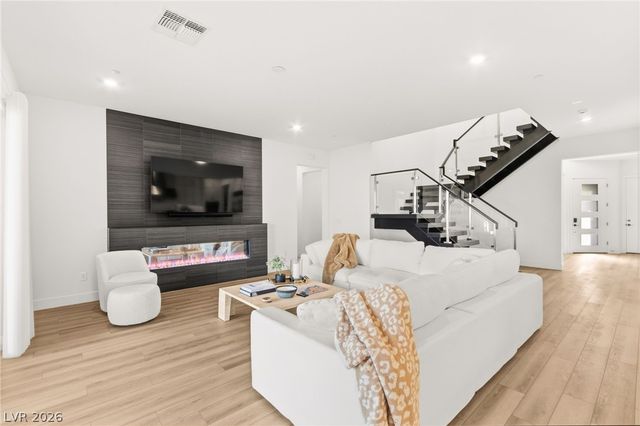 194 Harris Peak Street, Las Vegas, NV 89138