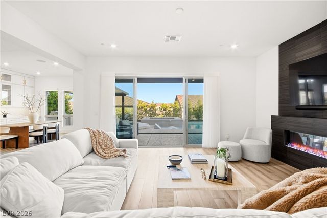 194 Harris Peak Street, Las Vegas, NV 89138