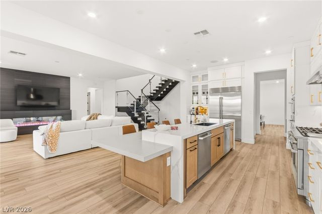 194 Harris Peak Street, Las Vegas, NV 89138