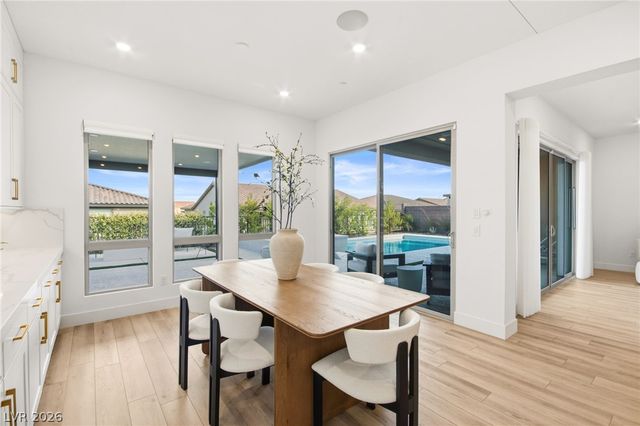 194 Harris Peak Street, Las Vegas, NV 89138