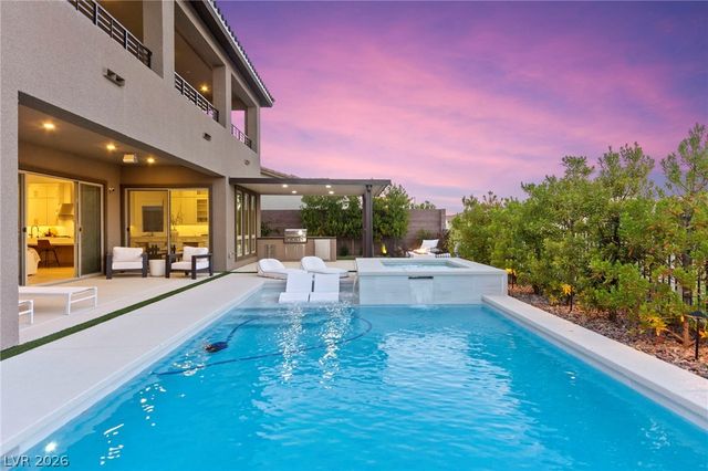 194 Harris Peak Street, Las Vegas, NV 89138