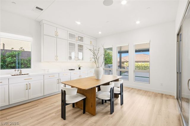 194 Harris Peak Street, Las Vegas, NV 89138