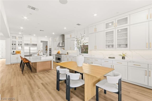 194 Harris Peak Street, Las Vegas, NV 89138