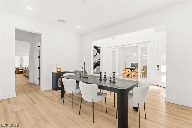 194 Harris Peak Street, Las Vegas, NV 89138