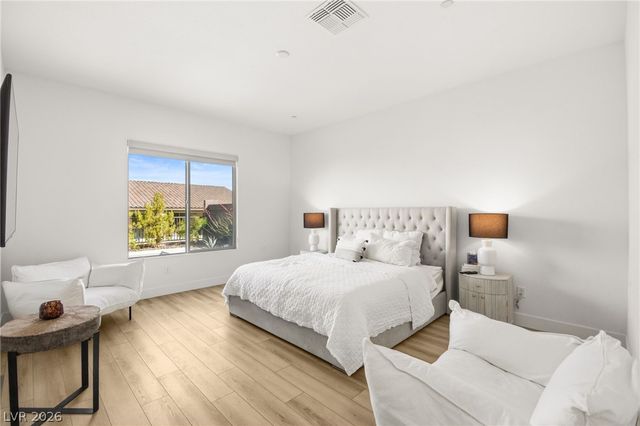 194 Harris Peak Street, Las Vegas, NV 89138