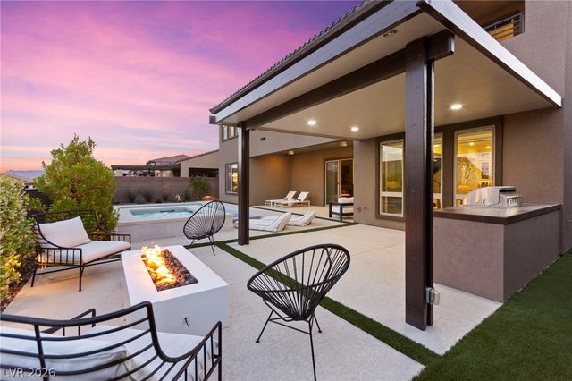194 Harris Peak Street, Las Vegas, NV 89138