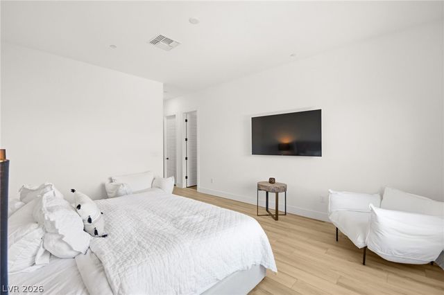 194 Harris Peak Street, Las Vegas, NV 89138