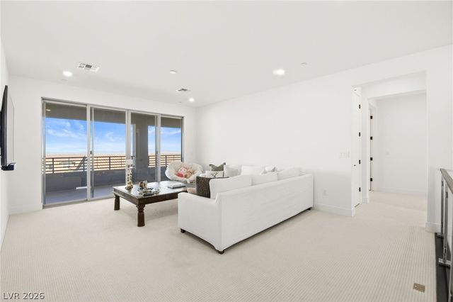 194 Harris Peak Street, Las Vegas, NV 89138
