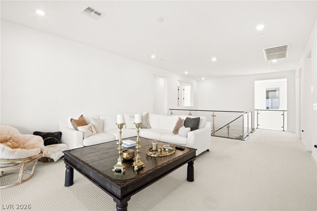 194 Harris Peak Street, Las Vegas, NV 89138
