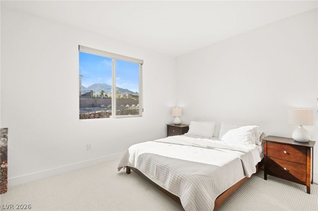 194 Harris Peak Street, Las Vegas, NV 89138