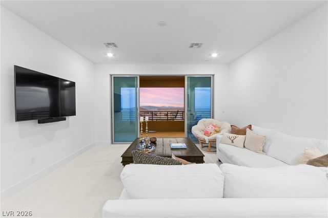 194 Harris Peak Street, Las Vegas, NV 89138