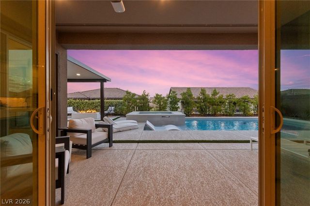 194 Harris Peak Street, Las Vegas, NV 89138