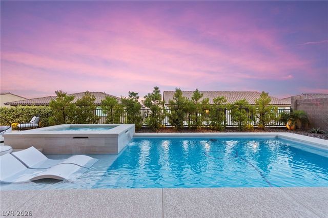 194 Harris Peak Street, Las Vegas, NV 89138