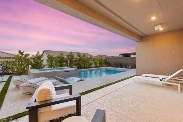 194 Harris Peak Street, Las Vegas, NV 89138