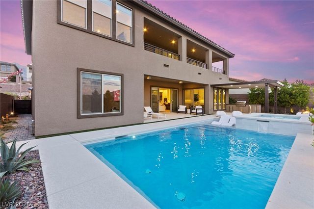 194 Harris Peak Street, Las Vegas, NV 89138