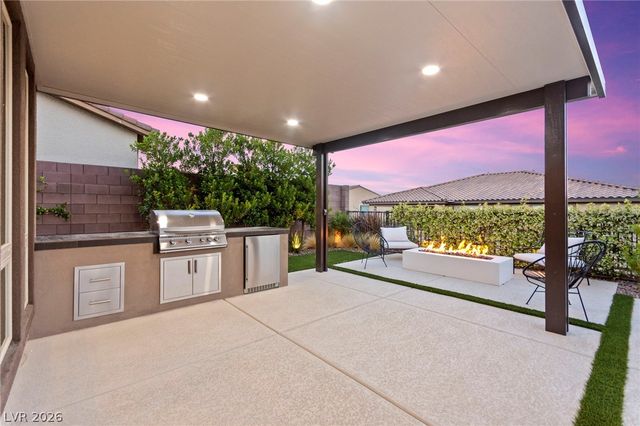 194 Harris Peak Street, Las Vegas, NV 89138