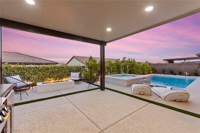 194 Harris Peak Street, Las Vegas, NV 89138