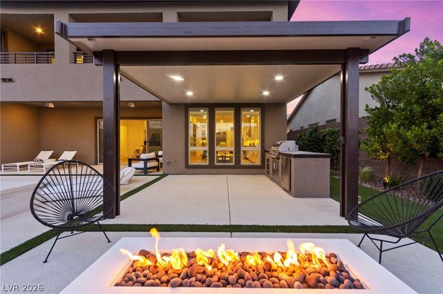 194 Harris Peak Street, Las Vegas, NV 89138