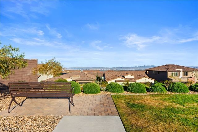 194 Harris Peak Street, Las Vegas, NV 89138