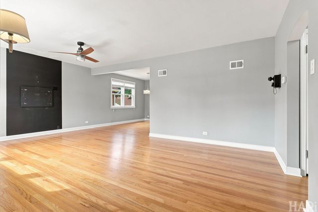 1512 Portsmouth Avenue, Westchester, IL 60154