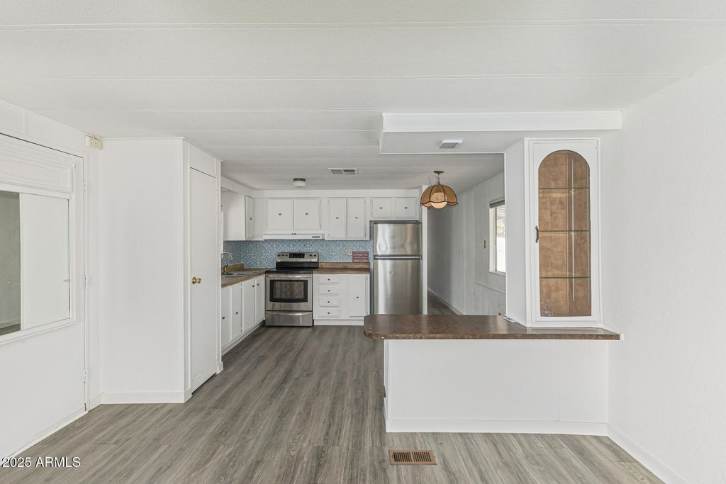 Image 10 of property listing at 16225 N 29th St -- 28, Phoenix, AZ 85032