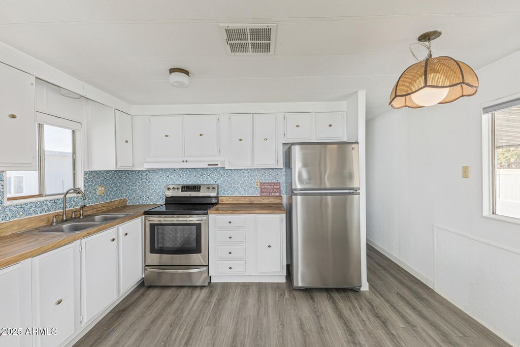 Image 13 of property listing at 16225 N 29th St -- 28, Phoenix, AZ 85032