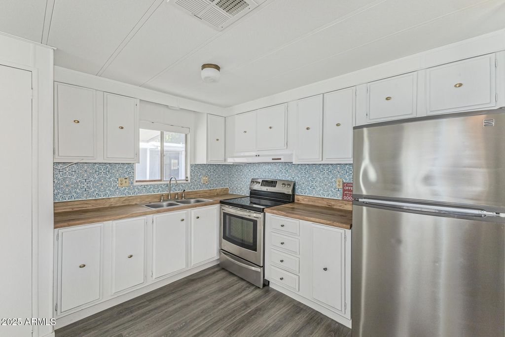 Image 14 of property listing at 16225 N 29th St -- 28, Phoenix, AZ 85032