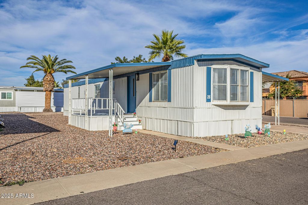 Image 2 of property listing at 16225 N 29th St -- 28, Phoenix, AZ 85032