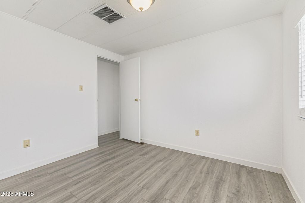 Image 27 of property listing at 16225 N 29th St -- 28, Phoenix, AZ 85032