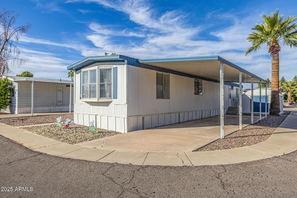 Image 3 of property listing at 16225 N 29th St -- 28, Phoenix, AZ 85032