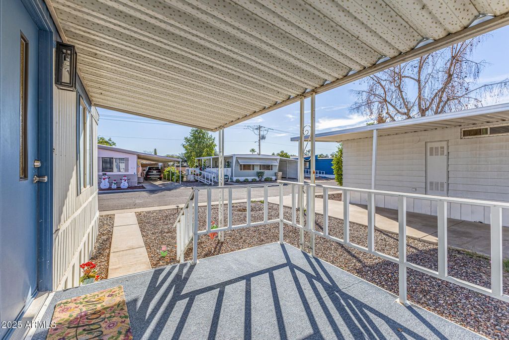 Image 4 of property listing at 16225 N 29th St -- 28, Phoenix, AZ 85032