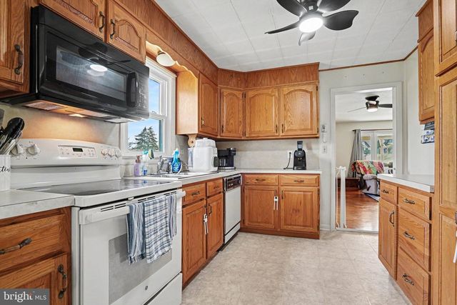 18 HOLLY STREET, Mount Holly Springs, PA 17065