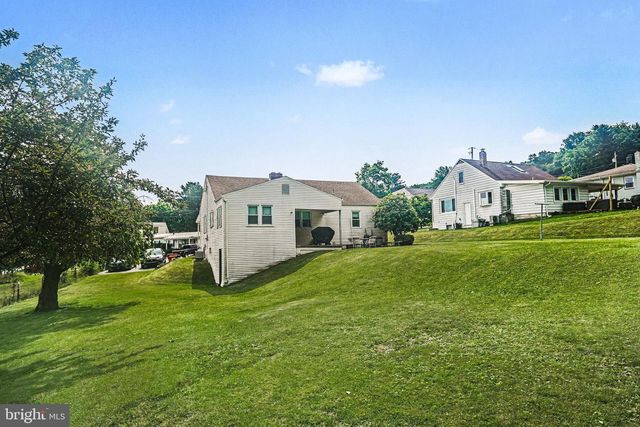 18 HOLLY STREET, Mount Holly Springs, PA 17065