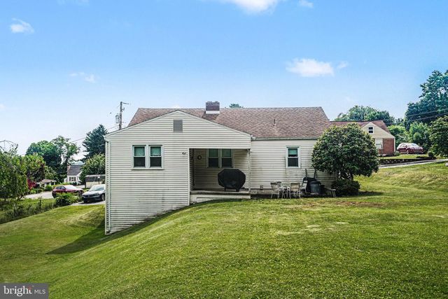 18 HOLLY STREET, Mount Holly Springs, PA 17065