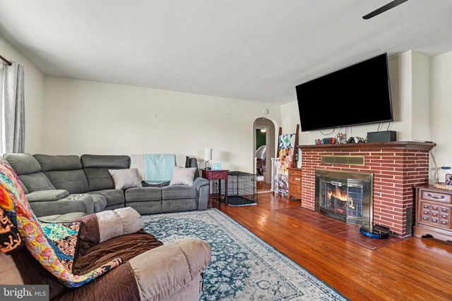 18 HOLLY STREET, Mount Holly Springs, PA 17065