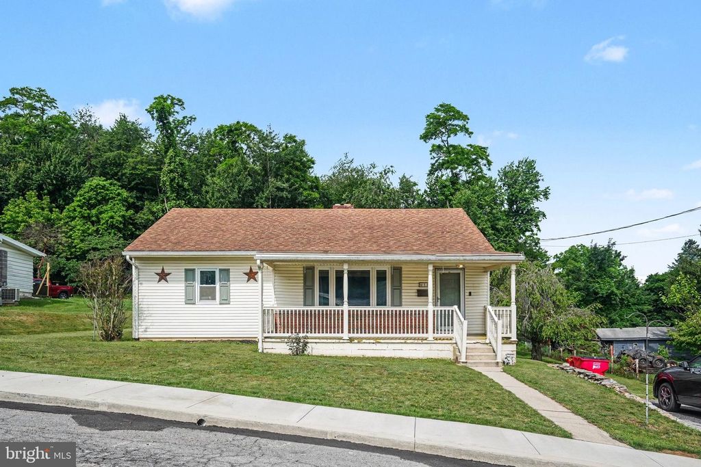 18 HOLLY STREET, Mount Holly Springs, PA 17065