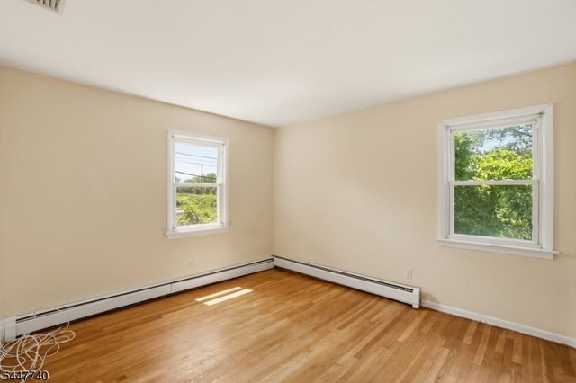 11 Ray Ave, Leonia Boro, NJ 07605