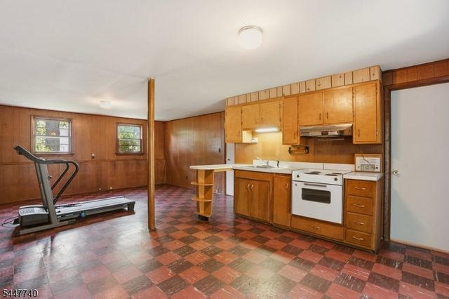 11 Ray Ave, Leonia Boro, NJ 07605