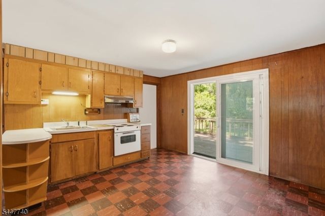 11 Ray Ave, Leonia Boro, NJ 07605