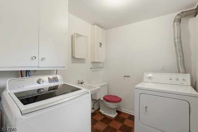 11 Ray Ave, Leonia Boro, NJ 07605