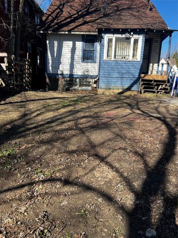 12724 Strathmoor Street, Detroit, MI 48227