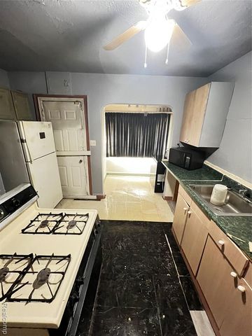 12724 Strathmoor Street, Detroit, MI 48227