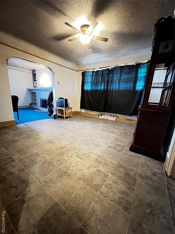 12724 Strathmoor Street, Detroit, MI 48227